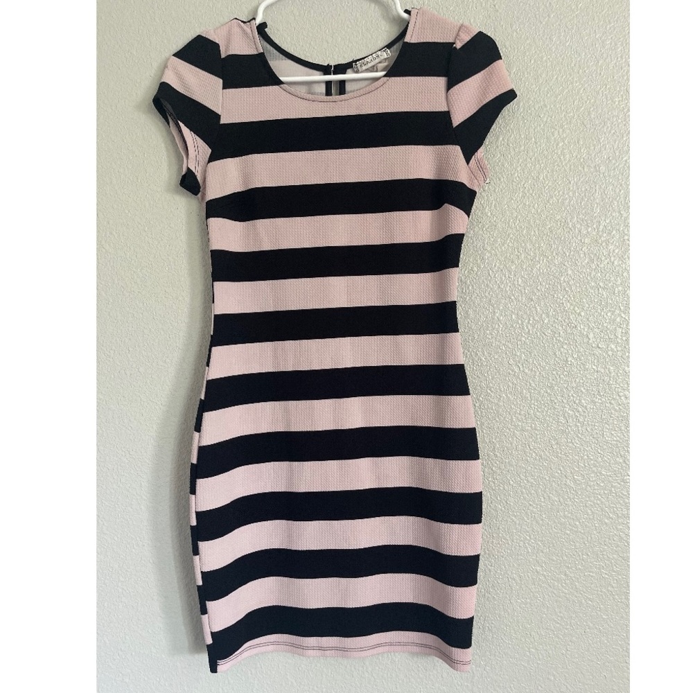 Casual short sleeve dress